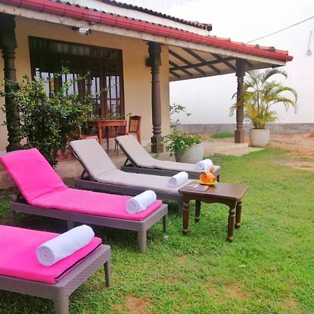 Nalendra Villa - Oceanfront Hikkaduwa Exterior photo